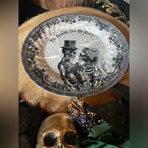 NWOT Queen’s Gothic Skeleton Bride & Groom Wedding Couple Til Death Plate